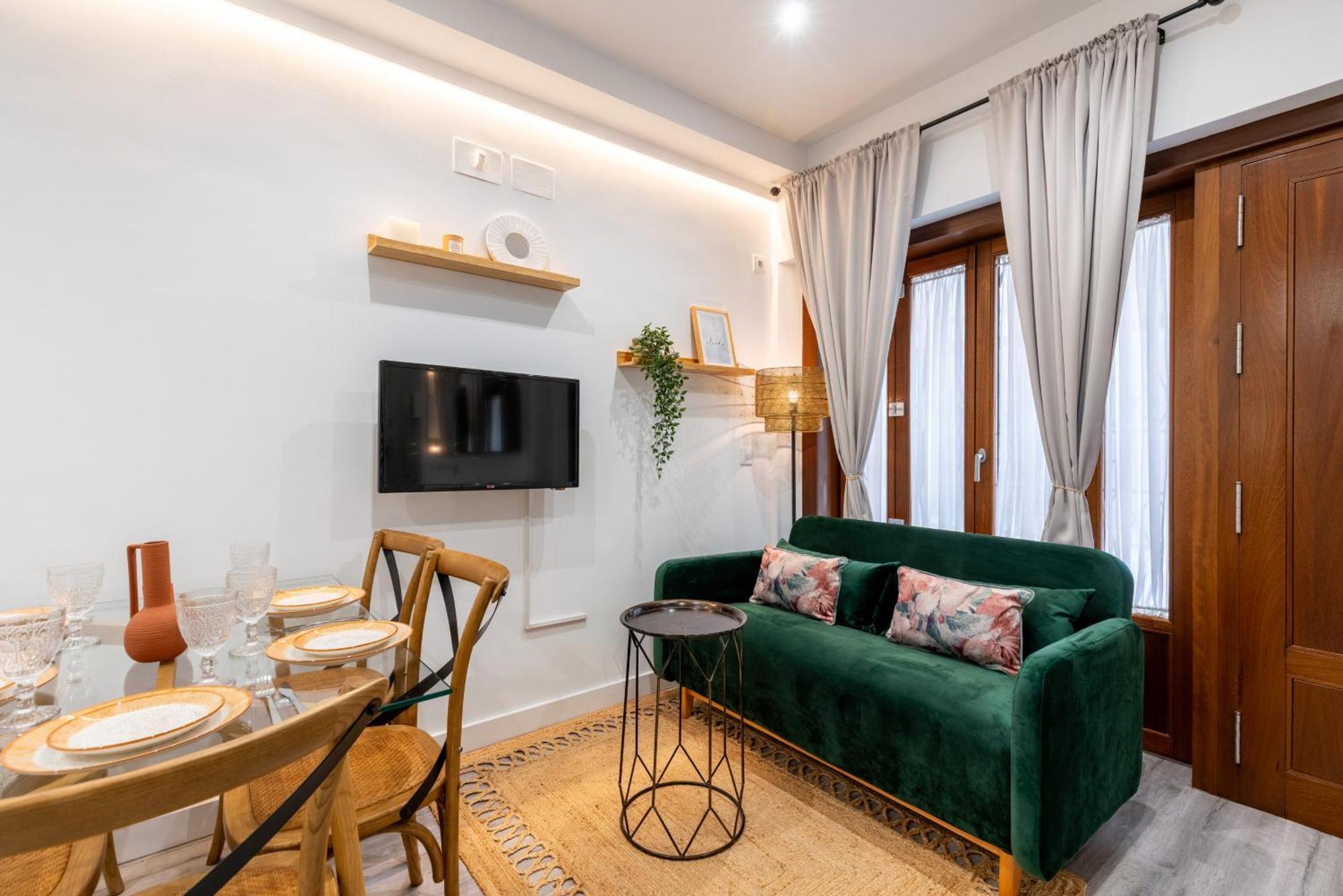 Francos Cathedral Terrace Apartment Seville
