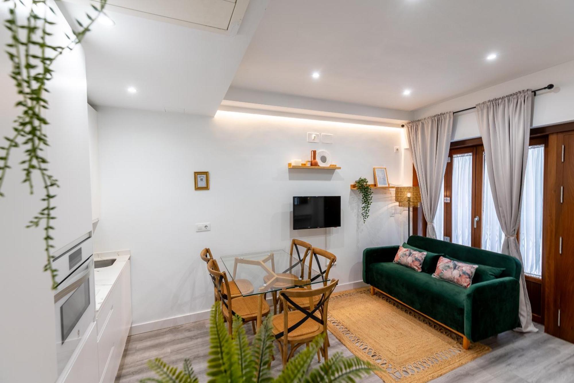 Francos Cathedral Terrace Apartment Seville